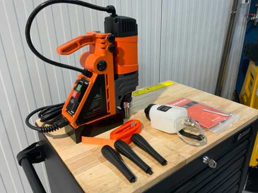 Daewoo - DAMD1600 - Burghiu magnetic în caz