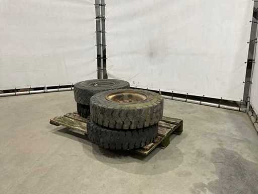 Opona do wózka widłowego (4x)