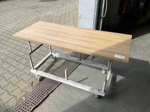Table de travail petite sur roulettes / chariot de rangement 150x60cm