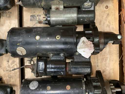 Electrical engine starter