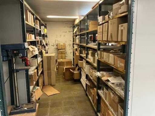 Grote partij kabels, adapters, stekkers, behuizingsonderdelen