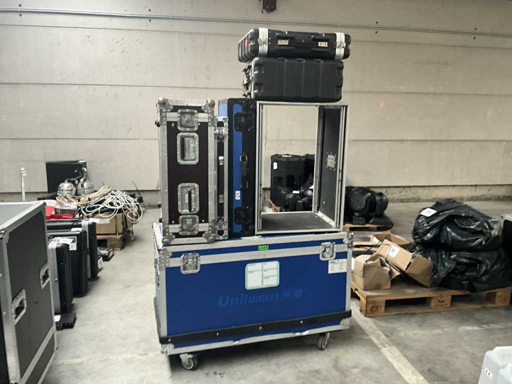 Lot with 7 different flight cases/storage cases