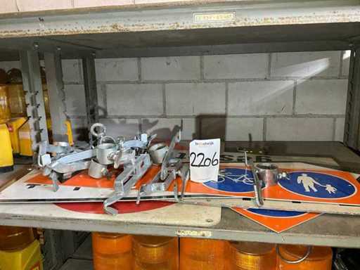 Stâlpi, semne și paranteze