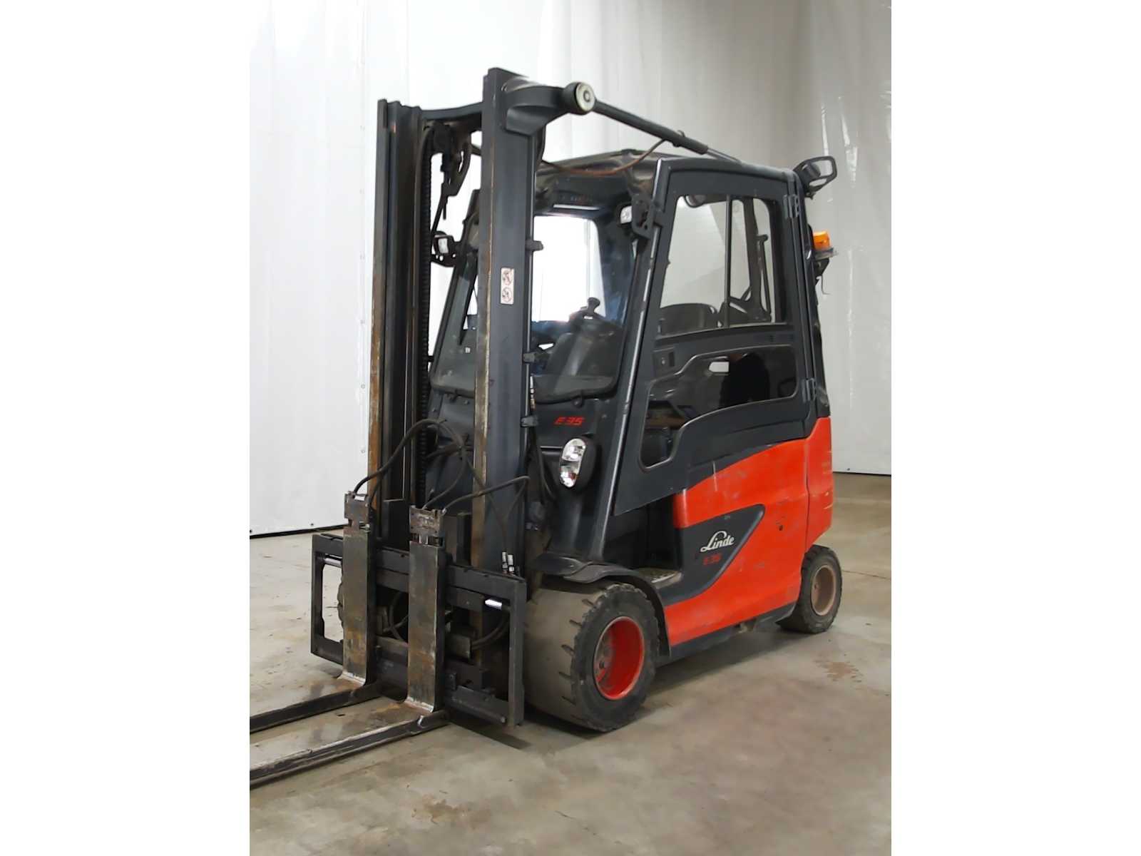 LINDE E35 Forklift