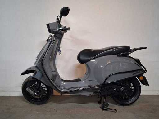 Piaggio Vespa Sprint, moped 4 timpi pe 4 timpi pe 45 km