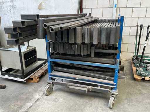 Charge von Stahlmaterial-Trestles