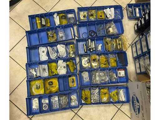 JOHN DEERE  Consumables