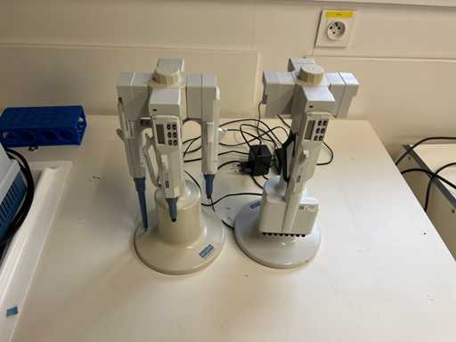Biohit - Proline - Digitale pipetset met racks