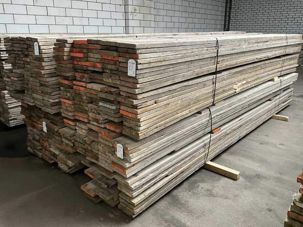 Planches de bois d’échafaudage (400x)