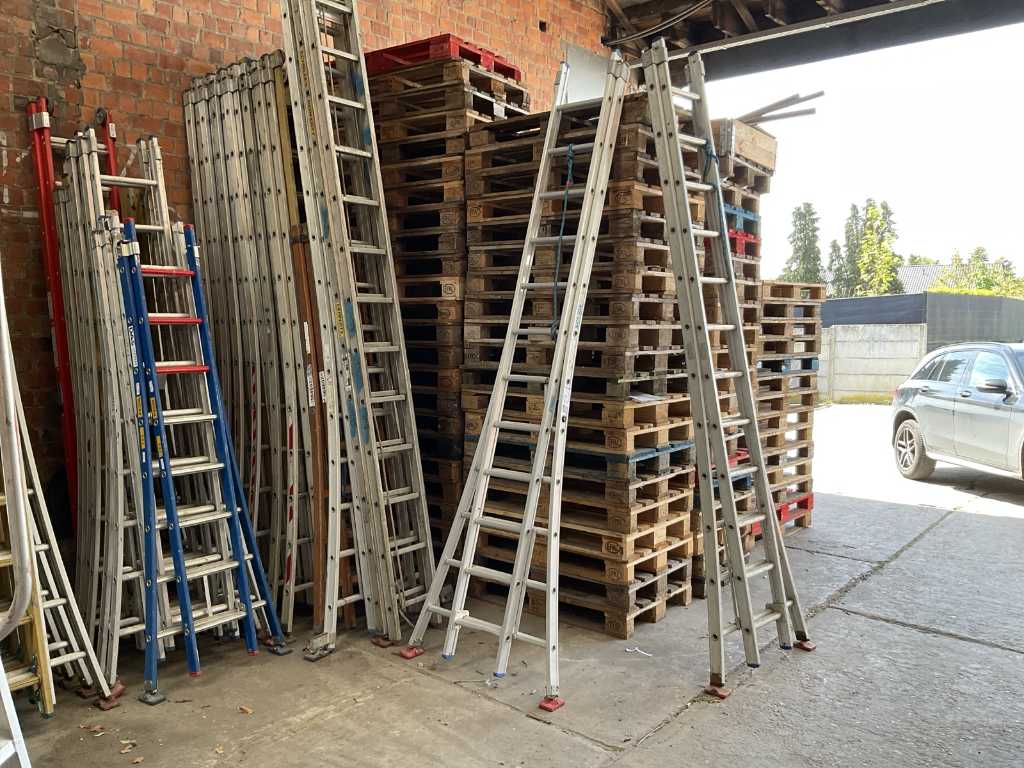 Solid 2-part aluminum sliding ladder