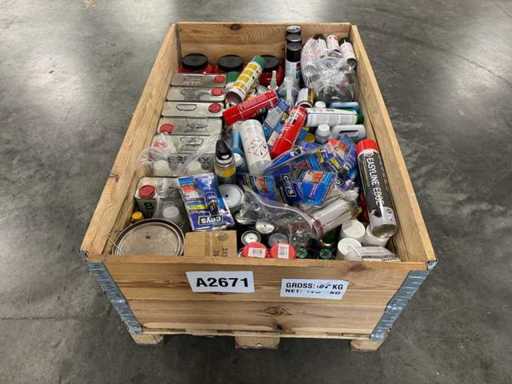 Charge Schmierstoffe und Werkstattchemikalien – Kleber/Dichtmittel, Sprays, Schmierstoffe und Reiniger (150 kg)