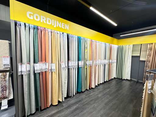 Presentatiewand 14 meter "Gordijnen en Raamdecoratie"