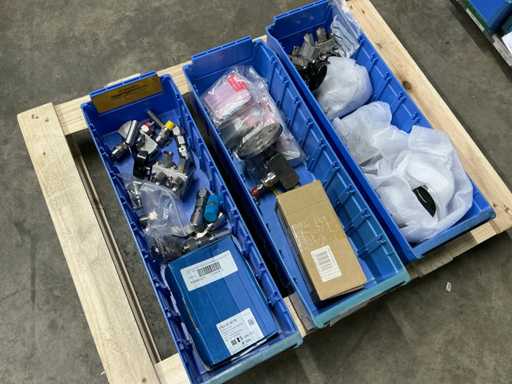 Batch of stainless steel couplings and valves