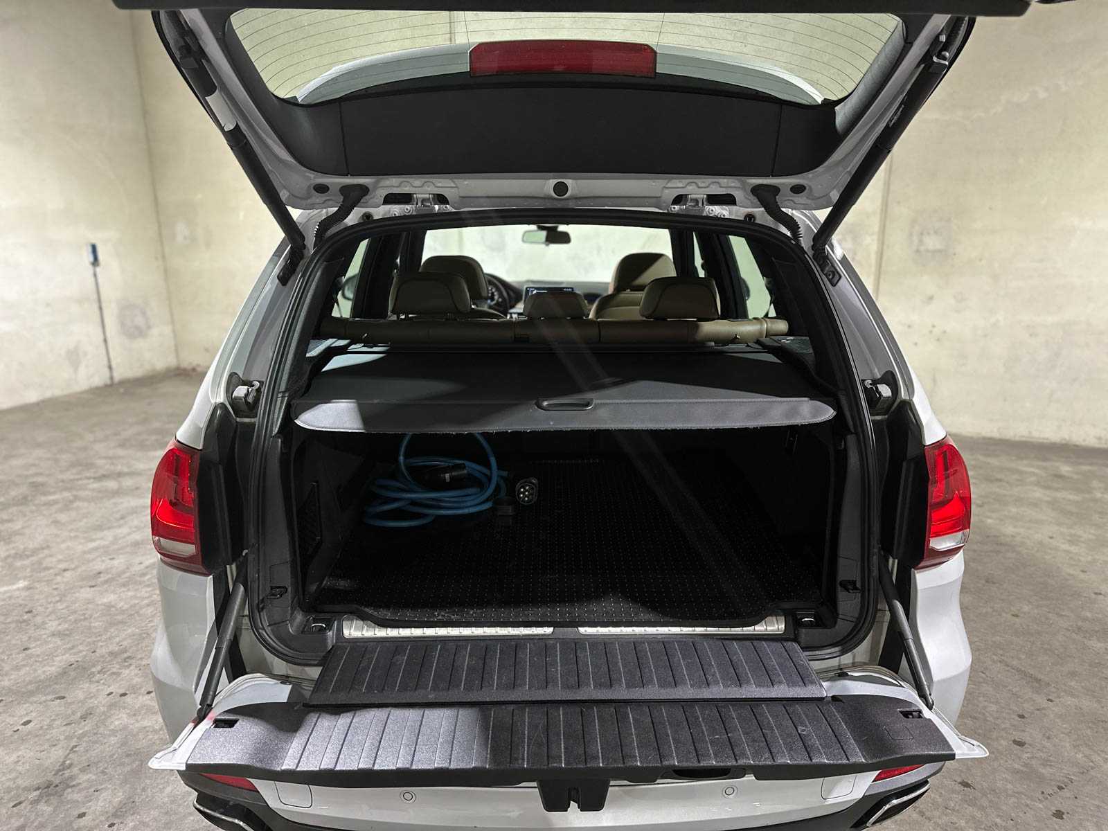 BMW xDrive40e iPerformance High Executive -individual- F15 313pk 2016, R-711-DS