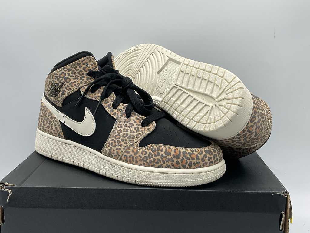 Nike Jordan 1 Mid Leopard Baskets 39