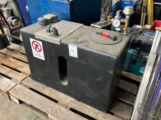 Horizontal storage tank