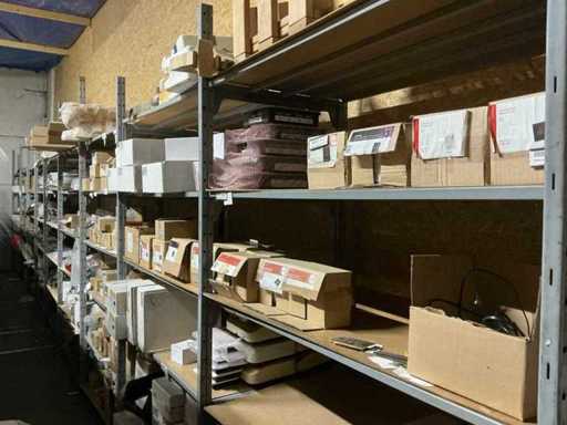 partij elektro en installatietoebehoren voor wellnessinstallaties