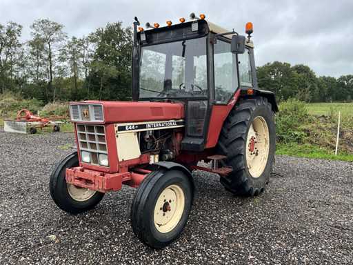 1974 International 644 Tweewielaangedreven landbouwtractor