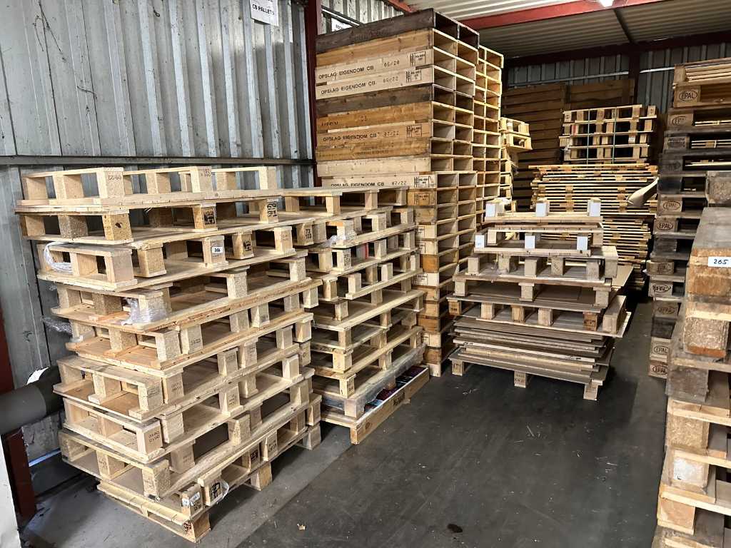 Batch of Pallets and wood accessories