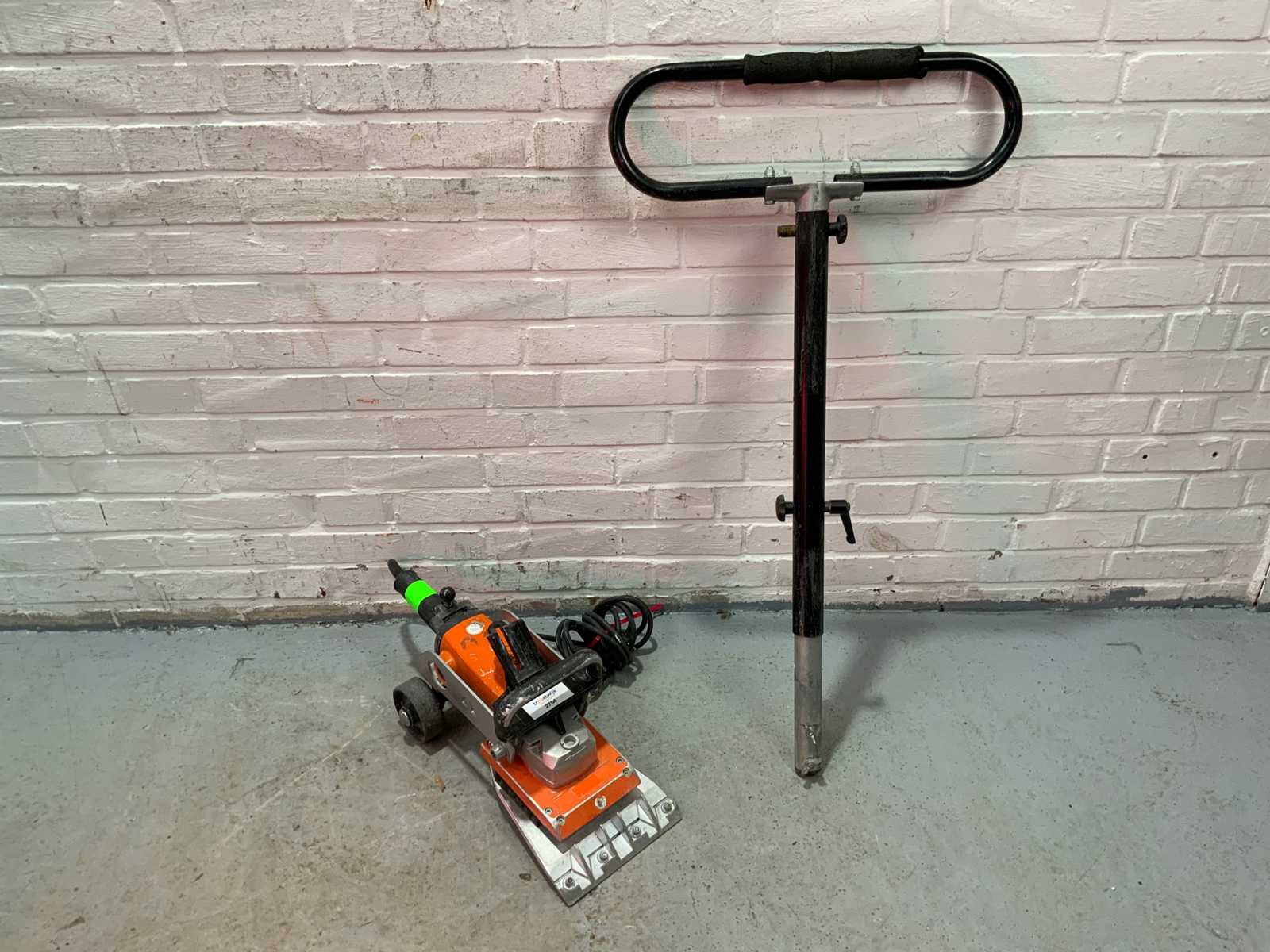 Wolff – Duro-Stripper – 2016 – Carpet / Floor Cover Remover