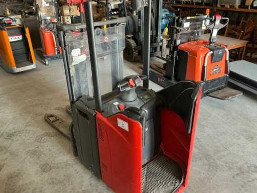2012 LINDE L12L SP Stacker forklift