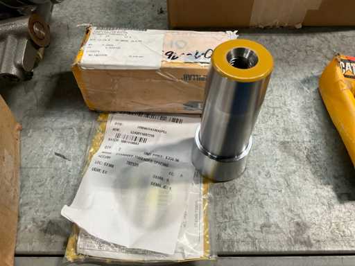 CAT 8D-4766 Threaded spacing standoff (2x)