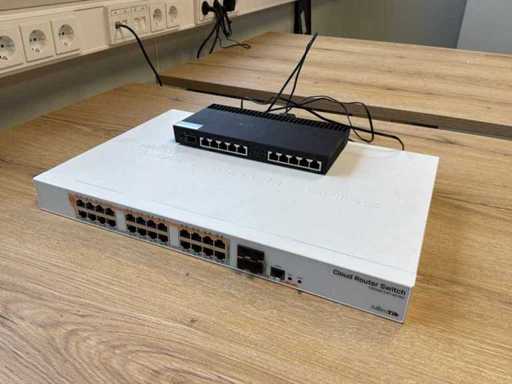 MikroTik CR328-24P/ RB401GS+RM Switch & Router