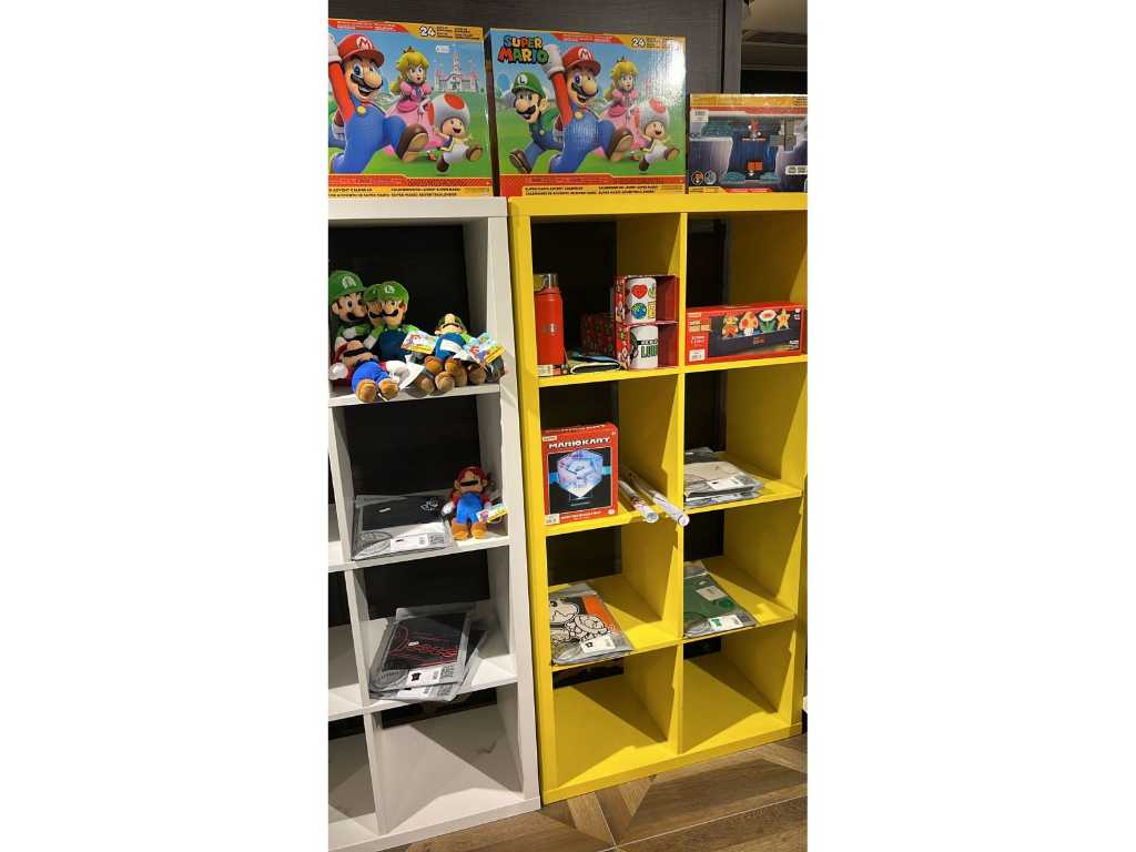 43 pieces Miscellaneous Brand: Nintendo, Mario