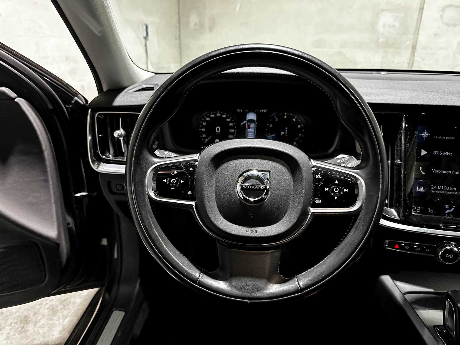 Volvo V60 2.0 B3 Momentum Advantage 163pk 2020 (Origineel-NL+1e eigenaar), K-370-BF