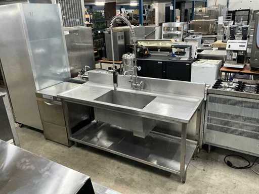 Stainless steel sink