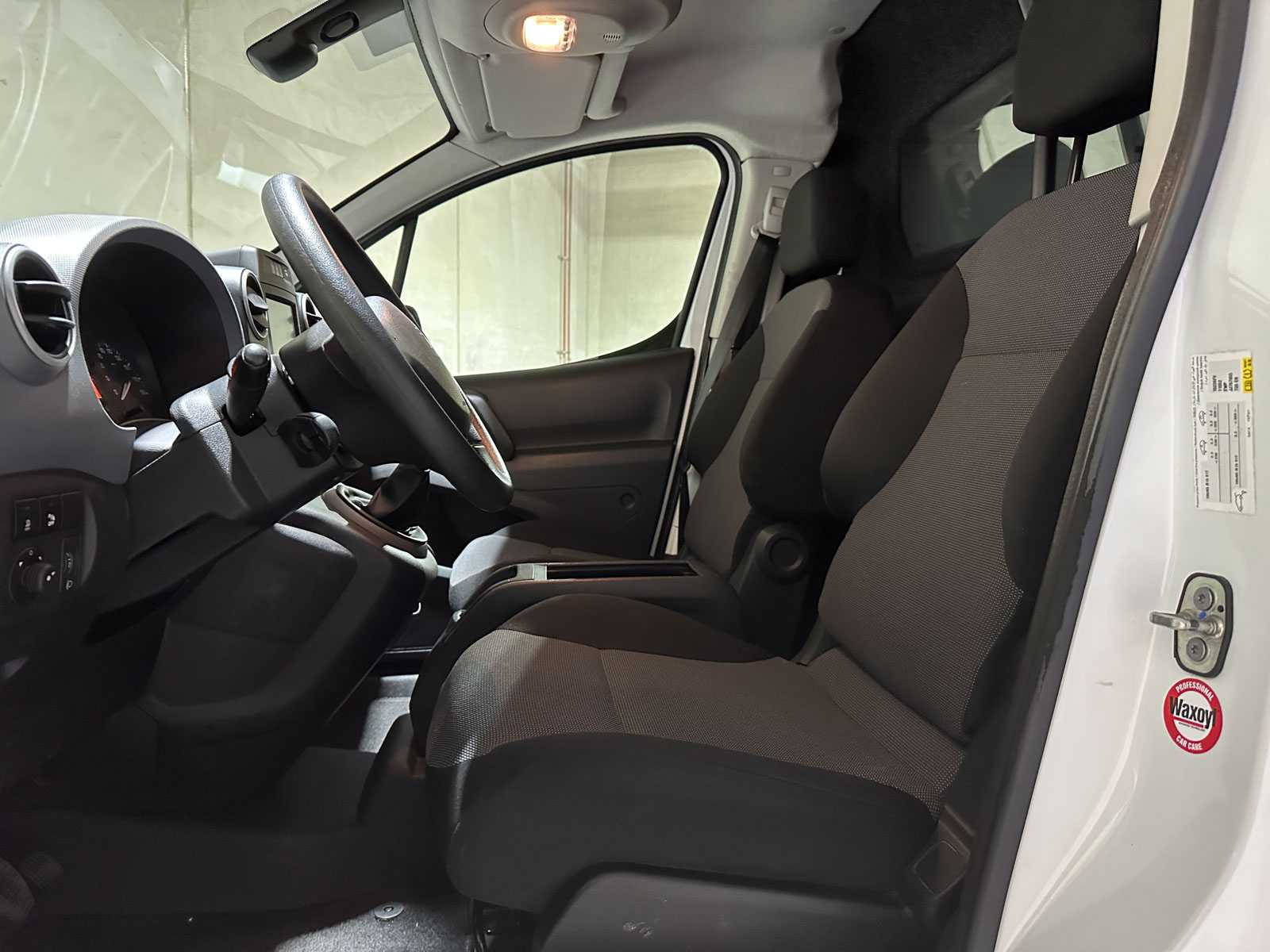 Peugeot Partner 120 1.6 BlueHDi 75 L1 Premium Pack 75pk 2018 (Origineel-NL & 1e Eigenaar), V-700-SK