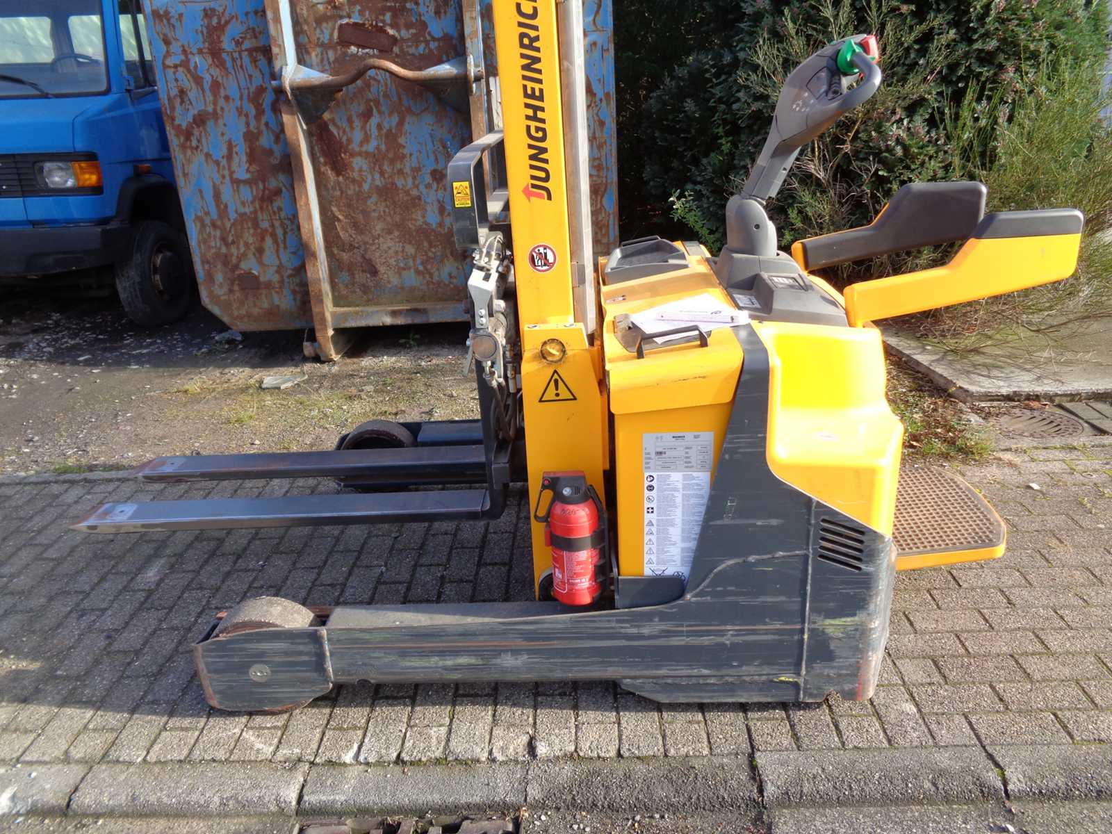 JUNGHEINRICH ERV 308 Drawbar reach truck with platform, Jungheinrich-ERV 308, built in 2014. – Load capacity 800 kg