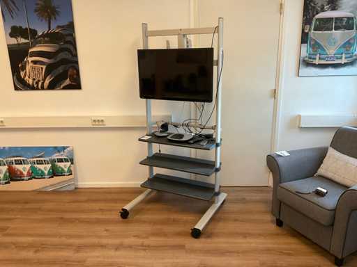 Toshiba tv op verrijdbare standaard