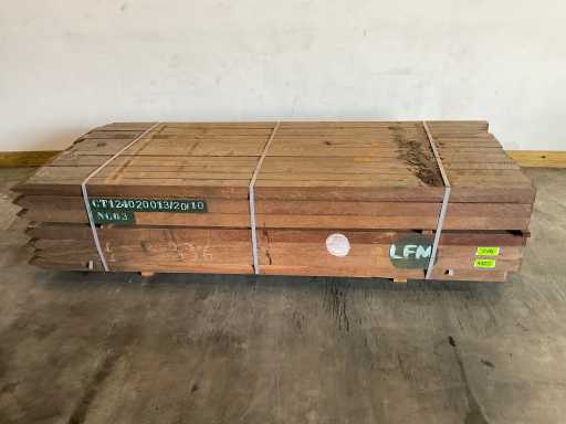 Azobé Hartholz Gartenpfosten spitz 250x7x7 cm (92x)
