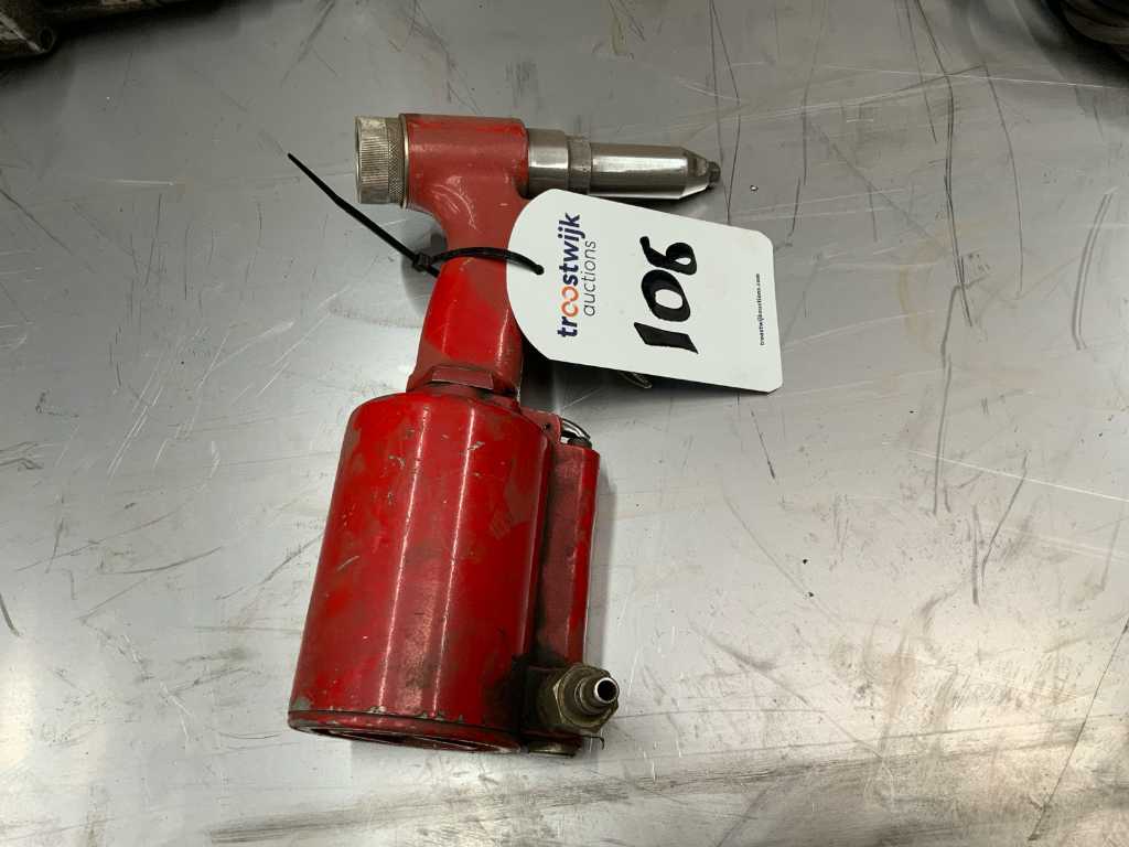 Pistol pneumatic cu nituri