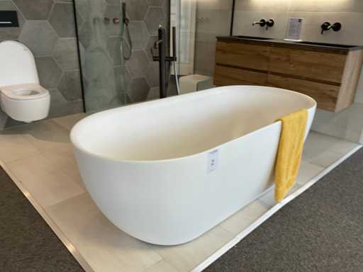 Luca Primo wolnostojąca łaźnia