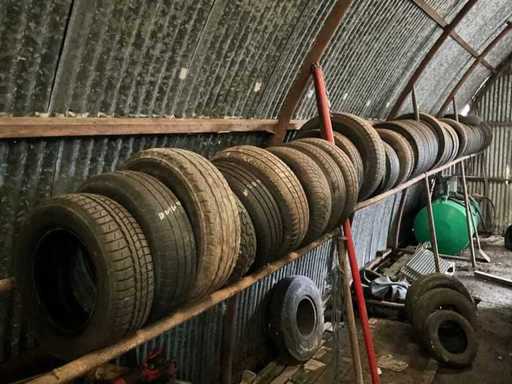 Un lot de anvelope auto