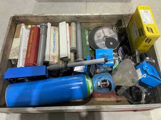 Batch of welding accessories
