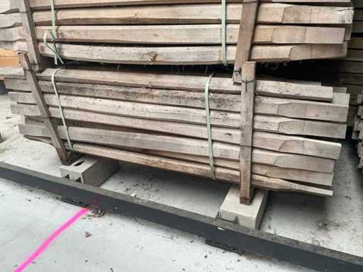Robinia ligger gezaagd (100x)