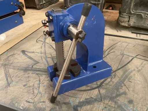 Manual rack and pinion press