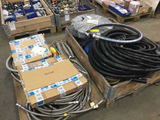 pallets diverse slangen (2x)