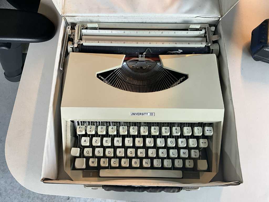 Machine à écrire vintage obtenir. UNIVERSITÉ III