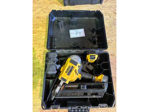 DEWALT DCN 690 Cordless Nailer