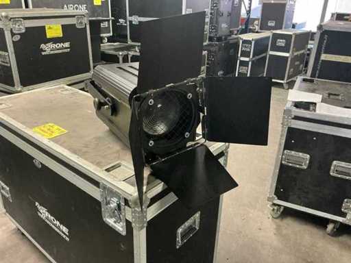 Phare de théâtre avec objectif Fresnel 2000w + TG + Drapeau (8x)