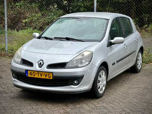 Renault Clio 1.6 16V Privilège, 40-TV-VG