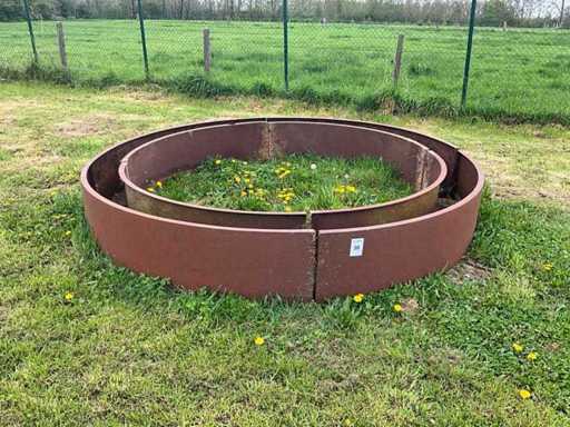 Cutie cu flori în shortenstaal