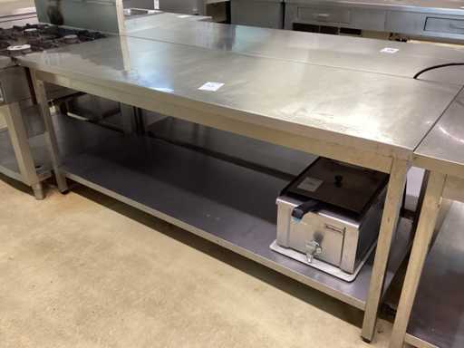 IPIB stainless steel table