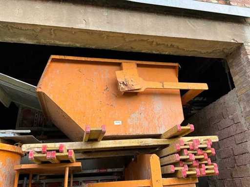 Deversura de moloz HMT / Găleată de beton