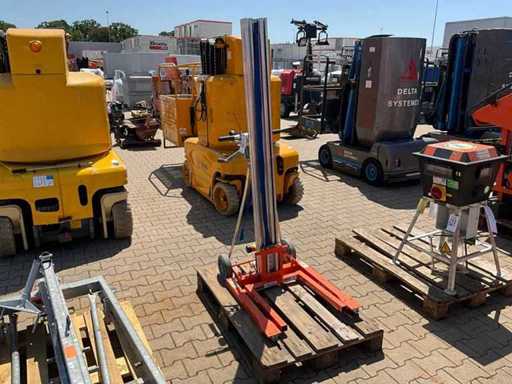 2022 Sumner 2210 Compact Material Lift