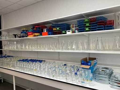 Glassware and Test Tube Stand Assembly